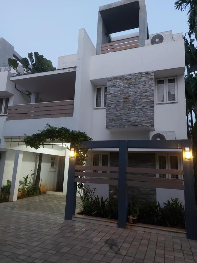 Отель Avuraa Hospitality India Ченнаи Экстерьер фото
