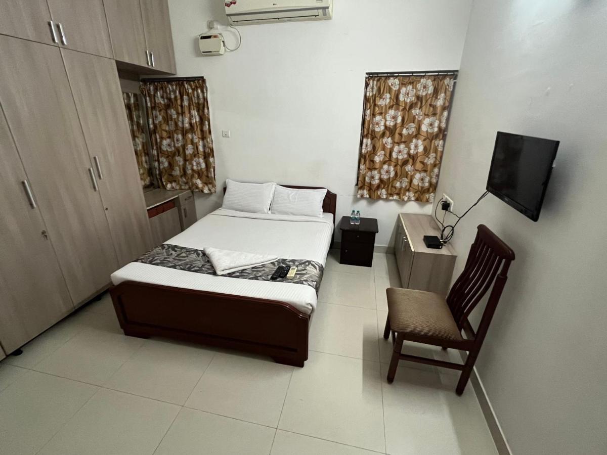 Отель Avuraa Hospitality India Ченнаи Экстерьер фото